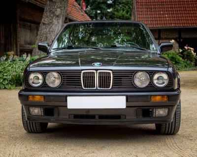 BMW 325 i E30 Touring 2