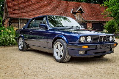 BMW 325 i E30 Cabrio 2