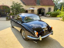 Jaguar Daimler V8  6