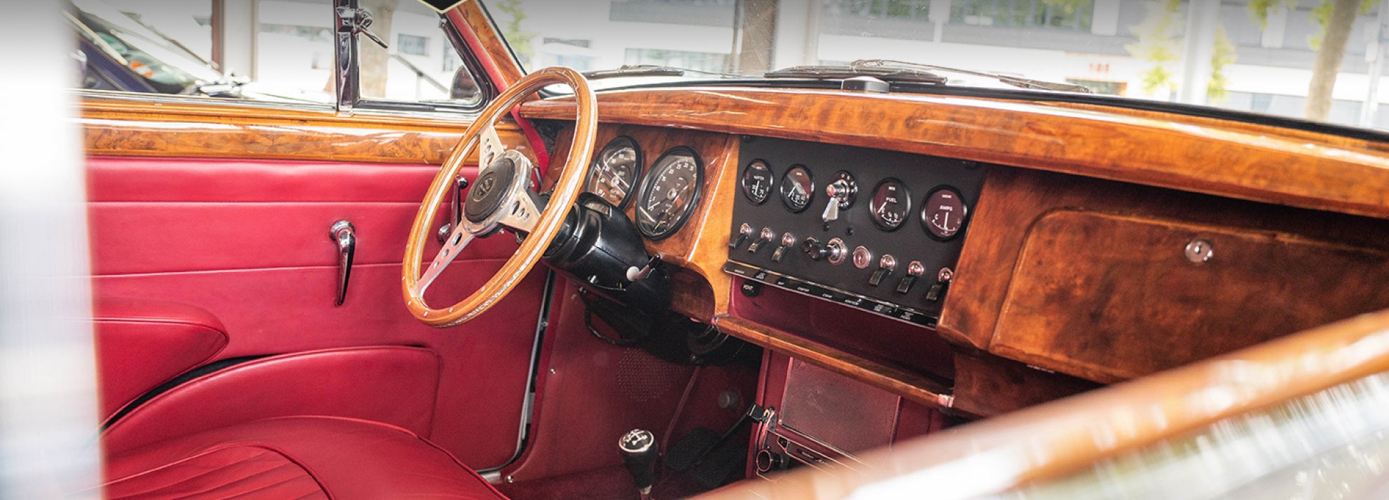 Jaguar MK II 13