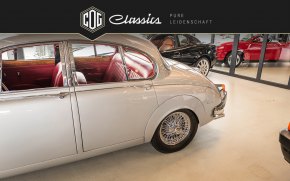 Jaguar MK II 10