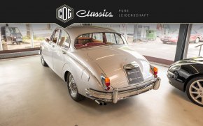 Jaguar MK II 12