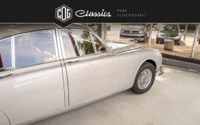 Jaguar MK II 25