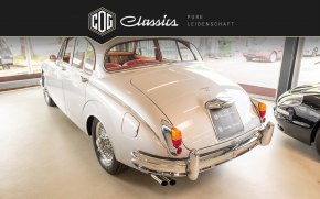 Jaguar MK II 15