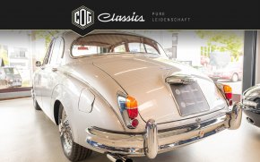 Jaguar MK II 16