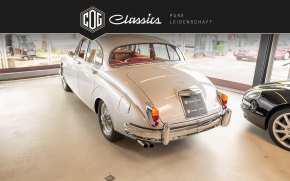 Jaguar MK II 13