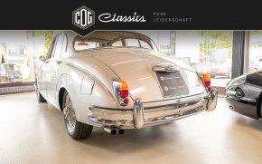 Jaguar MK II 14