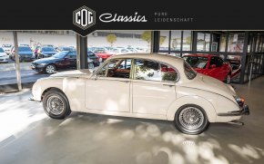 Jaguar MK II 7