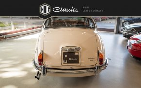 Jaguar MK II 24
