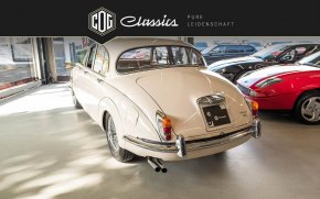 Jaguar MK II 23