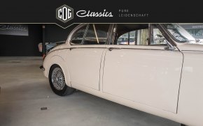 Jaguar MK II 32