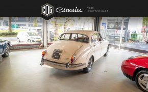 Jaguar MK II 28