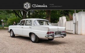 Mercedes-Benz 230 S Limousine W111 11
