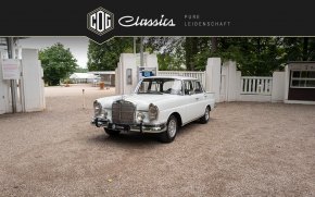Mercedes-Benz 230 S Limousine W111 3