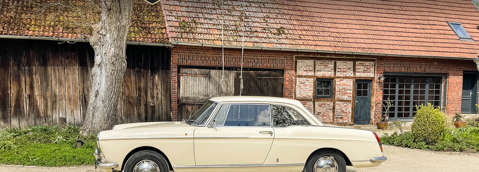 Peugeot 404 Coupé 2